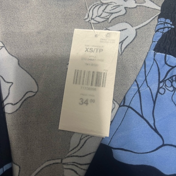 Multiple tops - Picture 6 of 9